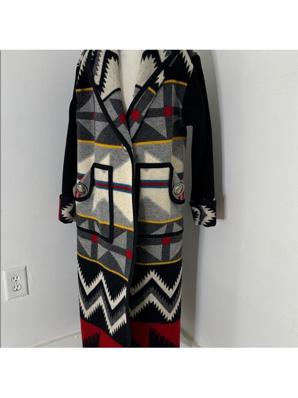 Vintage Reversible Pendleton? Native Pattern Conch Button Coat - Picture 4 of 9